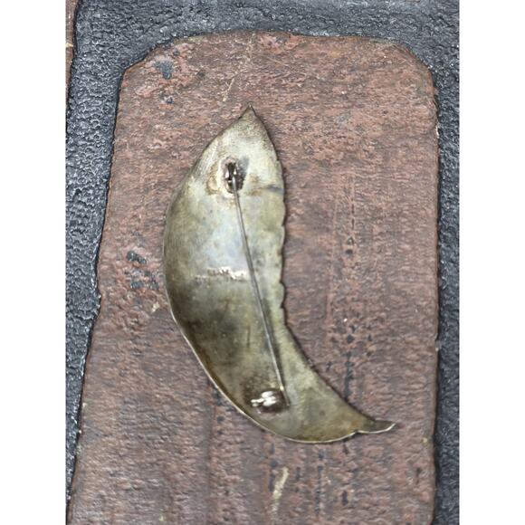 Vintage Sterling Silver Leaf Shaped Etched Brooch - Picture 2 of 3